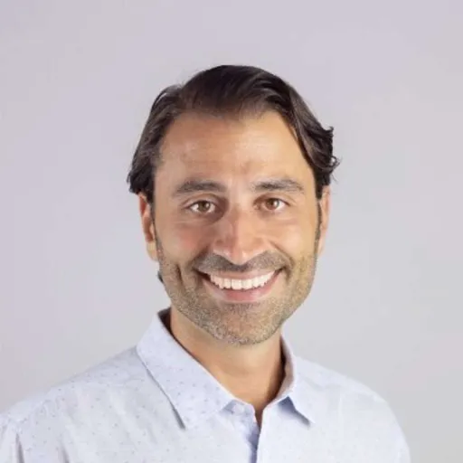 Dennis Pilarinos